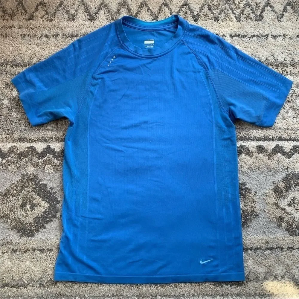 Nike Fit Dry Carolina Blue Vented Short Sleeve Shirt Large